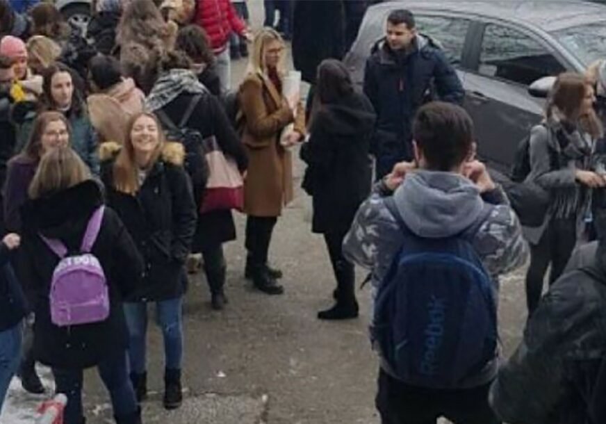 EVAKUISANI STUDENTI Dojava o bombi ispraznila Arhitektonski fakultet u Sarajevu