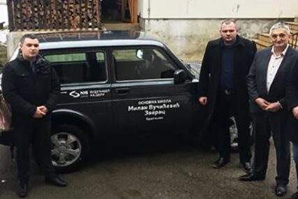 DIREKTOR ZA PRIMJER Vozio svoje đake 140 KILOMETARA DNEVNO, a sada je dobio novi automobil