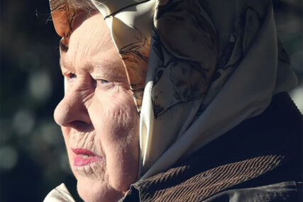 PRVE FOTOGRAFIJE POSLIJE DRAME Kraljica Elizabeta uslikana kako izlazi iz kuće VIDNO BIJESNA (FOTO)