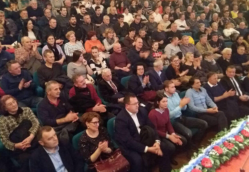 "DOSTA JE SILE" U Prijedoru održan skup poslanika opozicije u NS RS (FOTO)