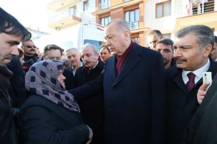 “SA NAŠIM SMO NARODOM” Erdogan sa SUZAMA U OČIMA obišao razorena područja (FOTO)