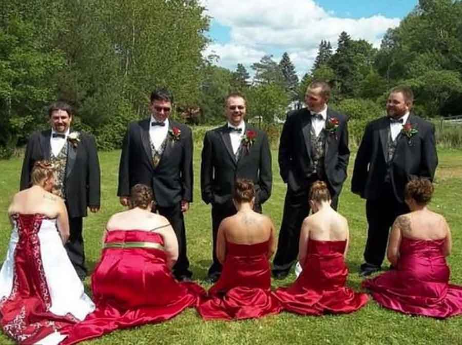 POPUT SCENE SE**UALNOG ČINA Fotografija sa vjenčanja RAZLJUTILA INTERNET i to zbog poza djeveruša