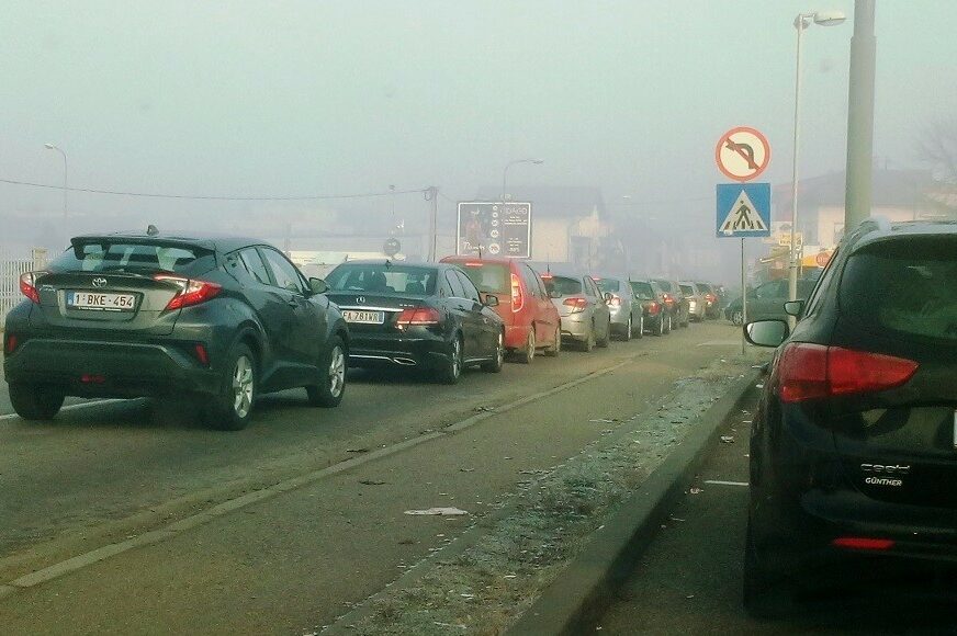 MOGUĆE GUŽVE NA PET PRELAZA Pojačan saobraćaj na granici prema Hrvatskoj