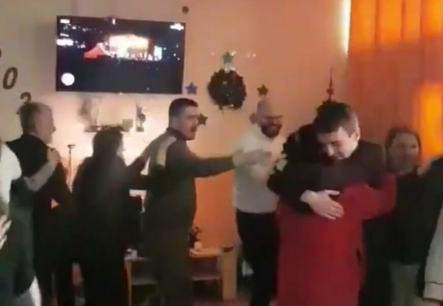 "NAJVESELIJA EKIPA U GRADU" Ministar Novu godinu dočekao sa štićenicima Doma (VIDEO)