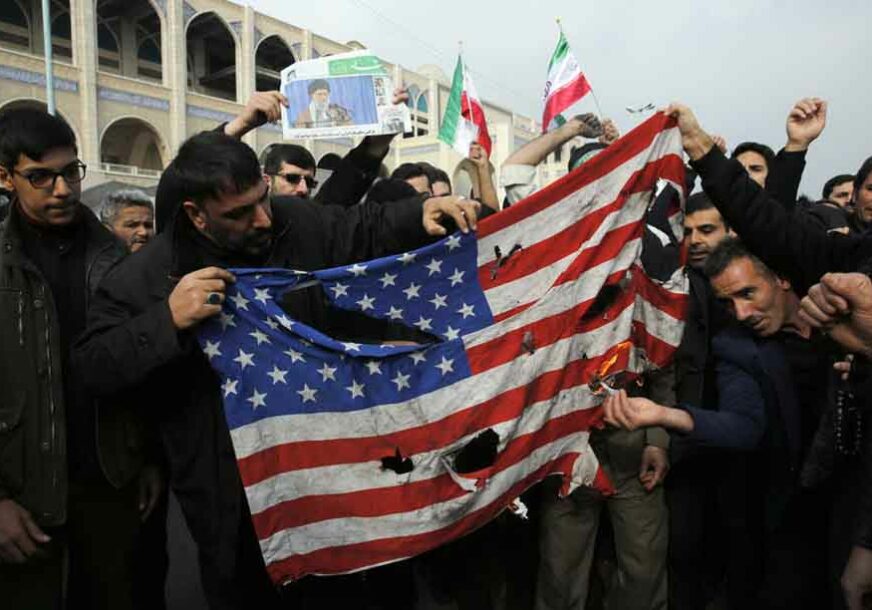 NOS ZA POSAO Zastave SAD i Izraela najtraženije u Iranu, razlog NIJE TEŠKO POGODITI