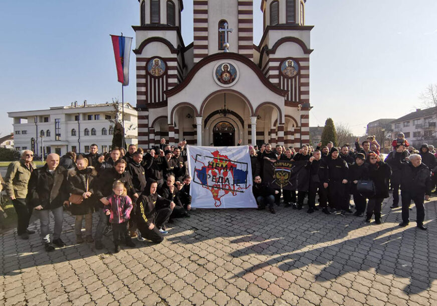 PODRŠKA ZA BRAĆU I SESTRE Služen moleban za spas svetinja SPC u Crnoj Gori (FOTO)