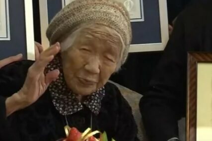 NJENA RADOST ZBOG TORTE ĆE VAS ODUŠEVITI Najstarija osoba na svijetu proslavila rođendan (VIDEO)