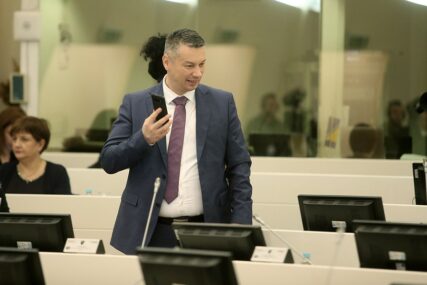 SVE DILEME OTKLONJENE Nešić i zvanično u nastavku mandata djeluje sa SDS i PDP u Parlamentu BiH