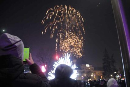 NOVAC OTIŠAO U RUKE BOLESNE DJECE Gradovi se odrekli proslave Nove godine iz NAJHUMANIJEG CILJA