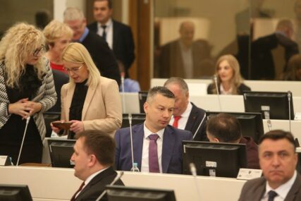 Mandat stranci ili pojedincu: Pred Predstavničkim domom opet STARA DILEMA