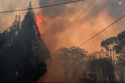 APOKALIPSA Požari u Australiji formiraju SUVE GRMLJAVINE I VATRENA TORNADA (VIDEO)