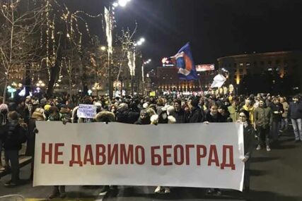 "ZA ČISTIJI VAZDUH" Počeli protest pod maskama u Beogradu (FOTO)