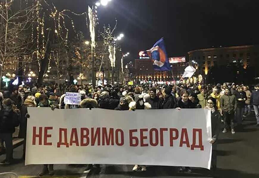"ZA ČISTIJI VAZDUH" Počeli protest pod maskama u Beogradu (FOTO)