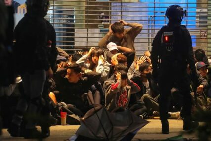 DRAMA NE JENJAVA Demonstranti se okupili blizu KINESKE GRANICE, policija upotrebila BIBER SPREJ