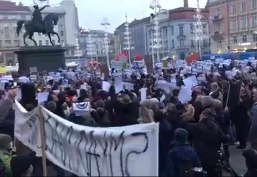 PROTEST U ZAGREBU Nekoliko hiljada građana traži ostavku gradonačelnika Bandića (VIDEO)