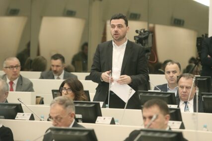 "NE ZNAJU KO JE KOJA STRANKA" Magazinović tvrdi da treba rastjerati domaće, a ne strane sudije