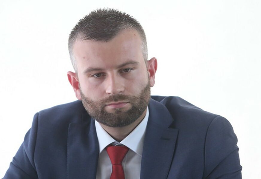 "Gradonačelnik ne može raspolagati budžetom kako on hoće" Advokat Vukajlović tvrdi da Stanivuković nema pravo da podijeli besplatne karte za parking
