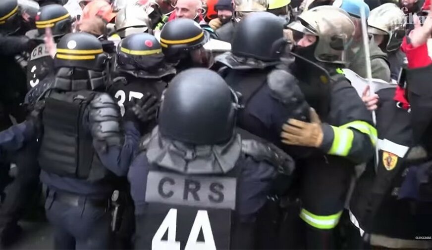 ISPLIVALI SNIMCI Vatrogasci i policajci UNAPRIJED DOGOVORILI sukobe na protestima
