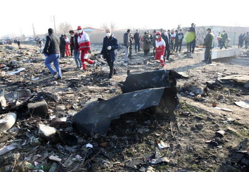 "POGOĐEN SA DVA PROJEKTILA" Da li su Iranci RUSKIM RAKETAMA srušili ukrajinski avion? (VIDEO)