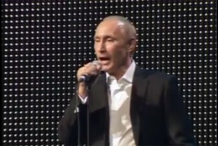 JOŠ JEDAN POLITIČAR SE UHVATIO MIKROFONA Putin zapjevao i digao na noge glumačke zvijezde (VIDEO)