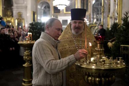 Putin u crkvi u Sankt Peterburgu DOČEKAO BOŽIĆ
