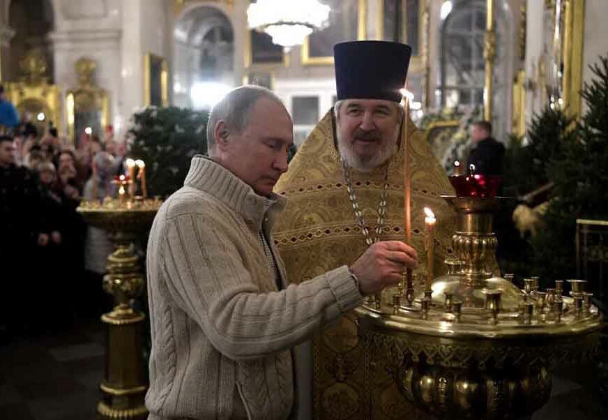 Putin u crkvi u Sankt Peterburgu DOČEKAO BOŽIĆ