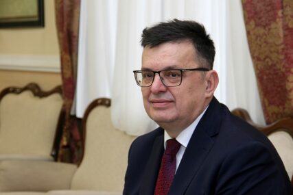 “MIR, LJUBAV I NADA” Predsjedavajući Savjeta ministara Zoran Tegeltija čestitao Božić