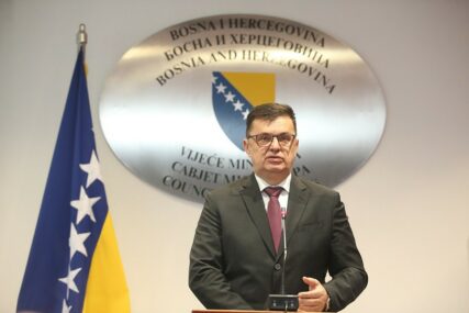 ZAPELO U ODNOSIMA SDA I SNSD Tegeltija poručio da Božović ostaje njegov kandidat za ministra