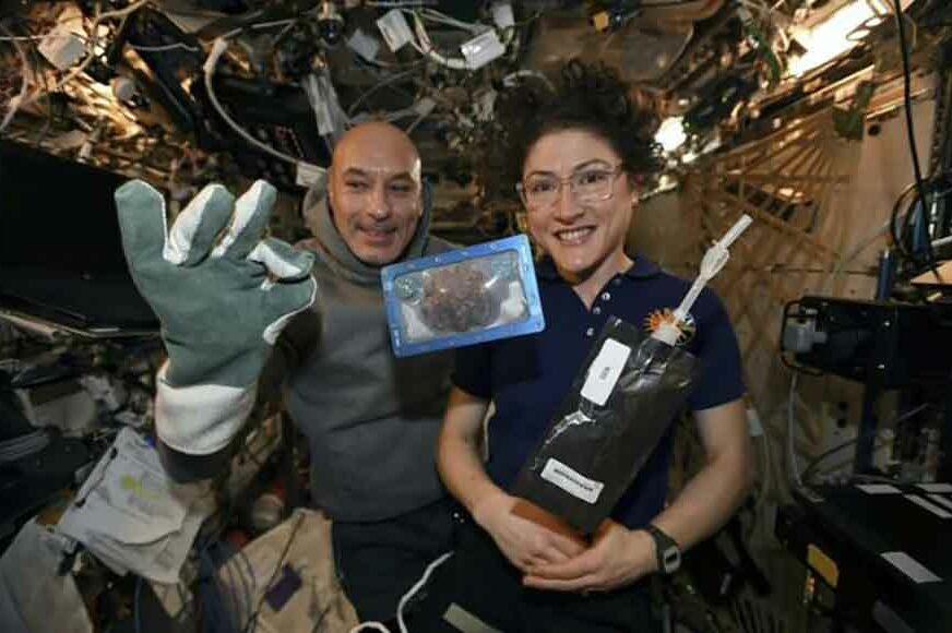 Širio se miris, baš KAO KOD KUĆE: Astronauti ispekli kolače u svemiru, ali ih NIKO NIJE PROBAO