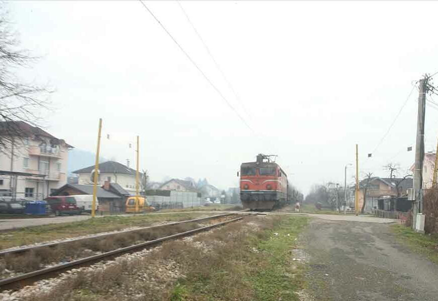 POKRENUTA INICIJATIVA Željeznice RS najavile ukidanje pružnog prelaza u Dervišima