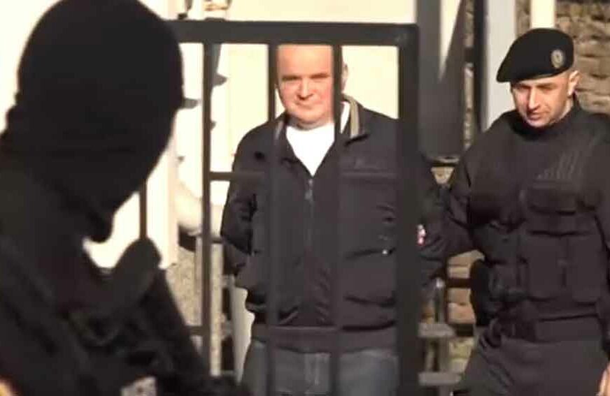 NEGIRALI KRIVICU Kamera snimila dovođenje u sud optuženih za BRUTALNO UBISTVO KRUNIĆA (VIDEO)