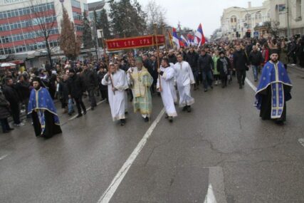 POVODOM BOGOJAVLJENJA Pravoslavni vjernici tradicionalno plivaju za ČASNI KRST