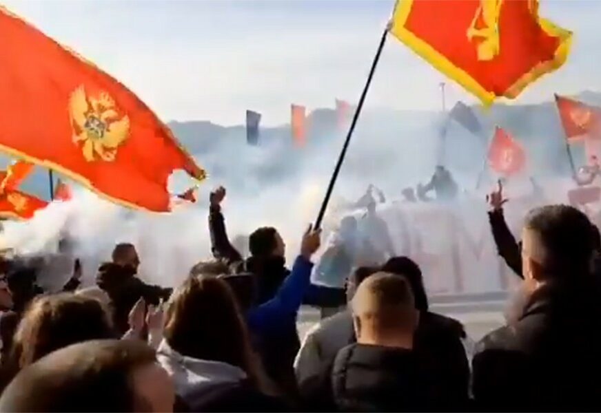 "BRANIĆEMO CRNU GORU" Na Cetinju održan skup protivnika litija i molebana SPC (VIDEO)
