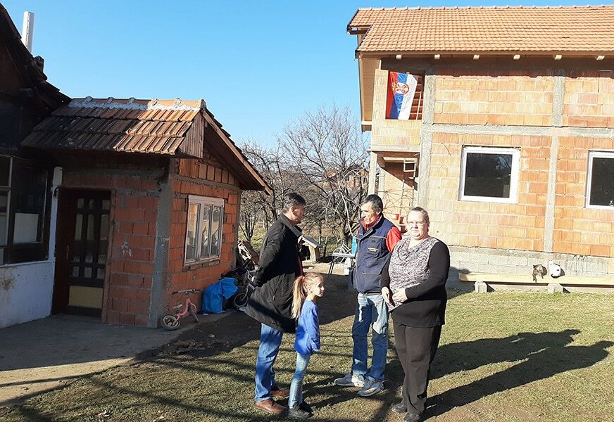KROV NAD GLAVOM DO PROLJEĆA Četiri porodice dobiju novi dom, a NAJMLAĐI SU I NAJSREĆNIJI