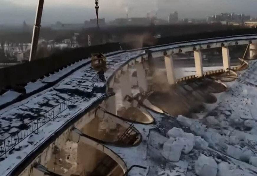 TRAGEDIJA U RUSIJI Srušio se krov dvorane, ima mrtvih (UZNEMIRUJUĆI VIDEO)