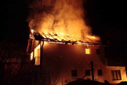 STRAVIČNA BUKTINJA KOD GORAŽDA Vatra progutala kuću, strahuje se da je ŽENA OSTALA UNUTRA (FOTO)