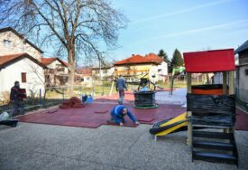(VIDEO) SRUŠIO NOVU KUĆU ZBOG DJECE Banjalučanin napravio mjesto za dječije igralište
