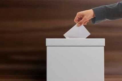 “STVAR POTPUNO NEJASNA” Nakon izbora glasački listići pronađeni u TOALETU