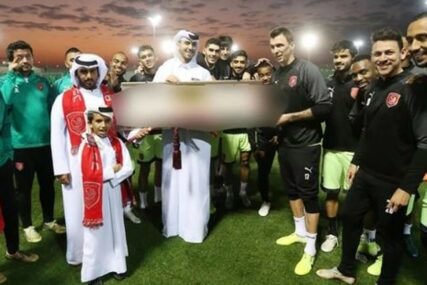 OPASAN POKLON Mandžukić promovisan u Kataru, dobio poklon od kog se i SAM UPLAŠIO (FOTO)