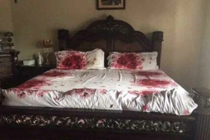 POPUT SCENE IZ HORORA Fotografija “KRVAVE” spavaće sobe postala hit na društvenim mrežama