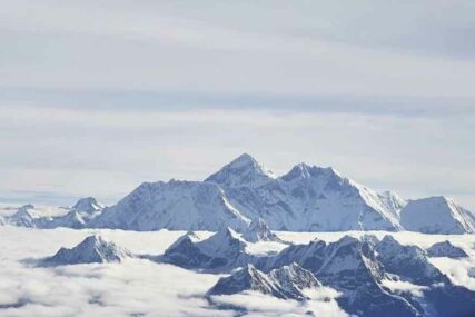 ZELENI SE MONT EVEREST Trava na vrhu svijeta dokaz ZASTRAŠUJUĆE klimatske promjene (FOTO)