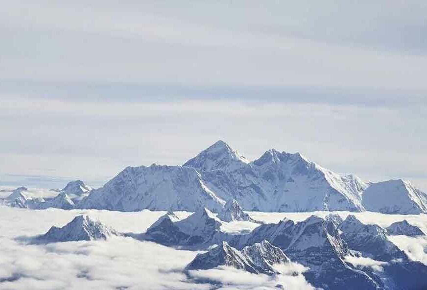 ZELENI SE MONT EVEREST Trava na vrhu svijeta dokaz ZASTRAŠUJUĆE klimatske promjene (FOTO)