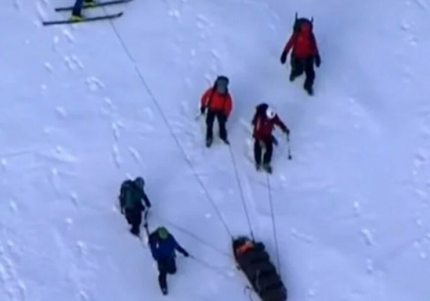 PRAVI SREĆNIK Tinejdžer pao sa 150 metara visine, prošao sa lomom noge (VIDEO)