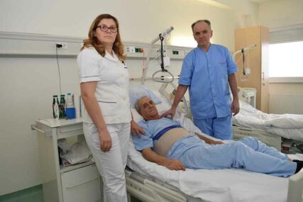USPJEH VASKULARNIH HIRURGA Izvedena rizična reseksija trbušne aorte u UKC RS