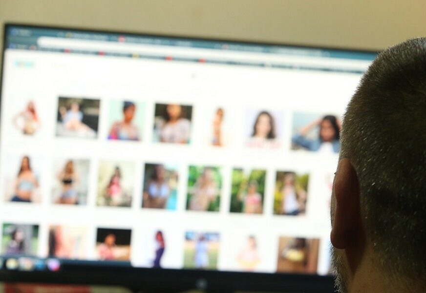 SAMO 18+ Ofkom uvodi nove standarde za zaštitu djece od pornografskih sadržaja