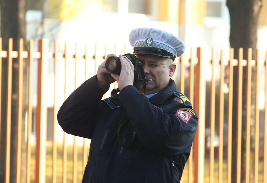 "Odmah ga pustite na slobodu" Državljanin Austrije uhapšen nakon PODMIĆIVANJA POLICAJACA, sud u Banjaluci odbio odrediti pritvor