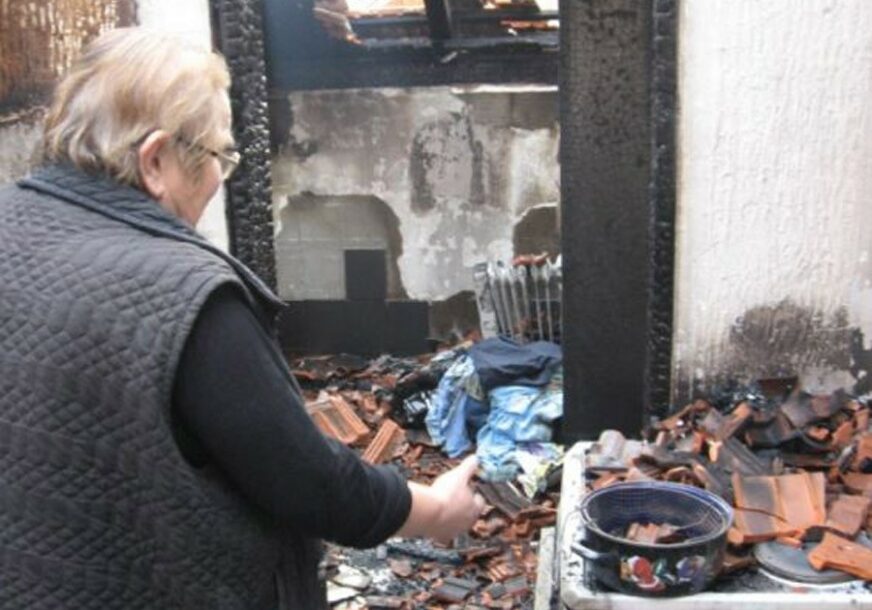 "VAŽNA ŽIVA GLAVA NA RAMENU" Vatra uništila kuću porodice kod Bijeljine