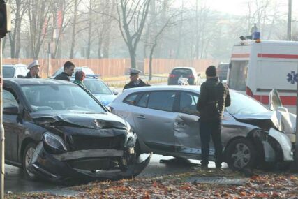 NAKON SUDARA "MEGAN" UDARIO U BANDERU Nesreća u Banjaluci, povrijeđena žena (FOTO)