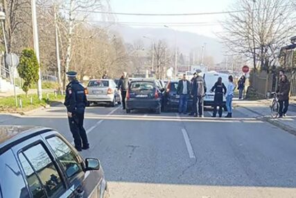 NEOBIČAN UDES U BANJALUCI Sudar četiri vozila ispred policijske stanice, nikome nije jasno KAKO