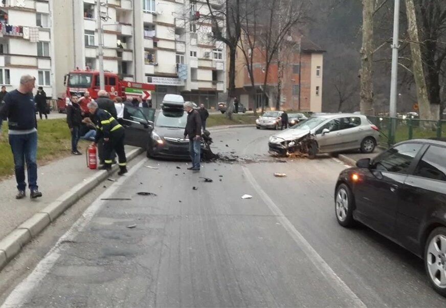 VELIKE GUŽVE Nakon sudara obustavljen saobraćaj na izlazu iz Jablanice